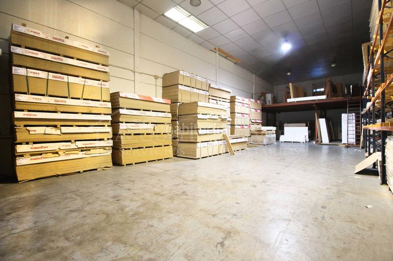 Foto 115a2b26-1144-4836-9468-538e9997386f. Nave industrial  en poligono industrial este. 835 metros, dos plantas con montacargas y oficina. en Parla