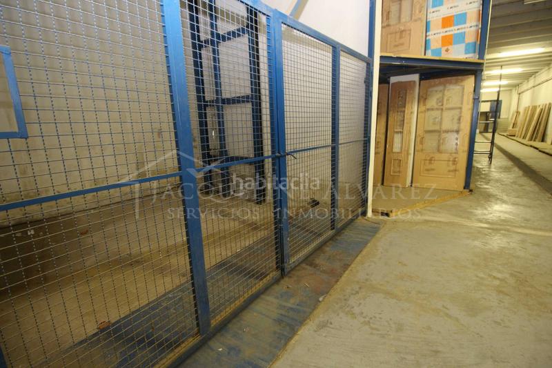 Foto 1ff59d24-e43b-42ca-b1ab-6a1ad45d3341. Nave industrial  en poligono industrial este. 835 metros, dos plantas con montacargas y oficina. en Parla