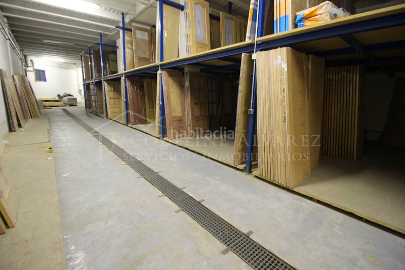 Foto 2b2fbf1a-514f-4265-a299-1de815628130. Nave industrial  en poligono industrial este. 835 metros, dos plantas con montacargas y oficina. en Parla