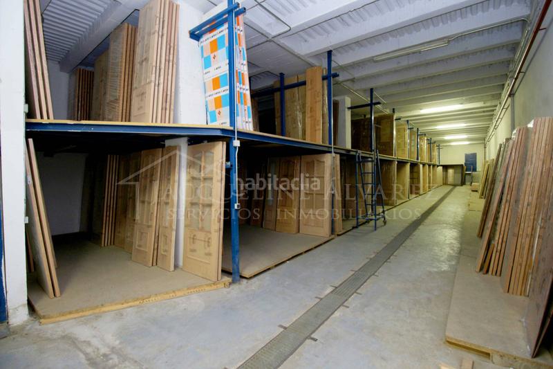 Foto 2ed416e4-7165-451b-812a-fde4aea6e79f. Nave industrial  en poligono industrial este. 835 metros, dos plantas con montacargas y oficina. en Parla