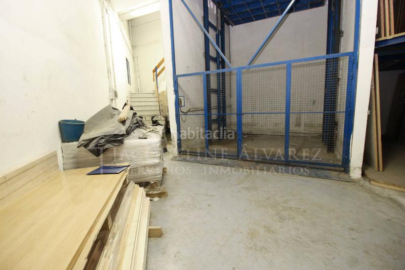 Foto 39105217-9375-4cfb-89ae-9be2e9035535. Nave industrial  en poligono industrial este. 835 metros, dos plantas con montacargas y oficina. en Parla