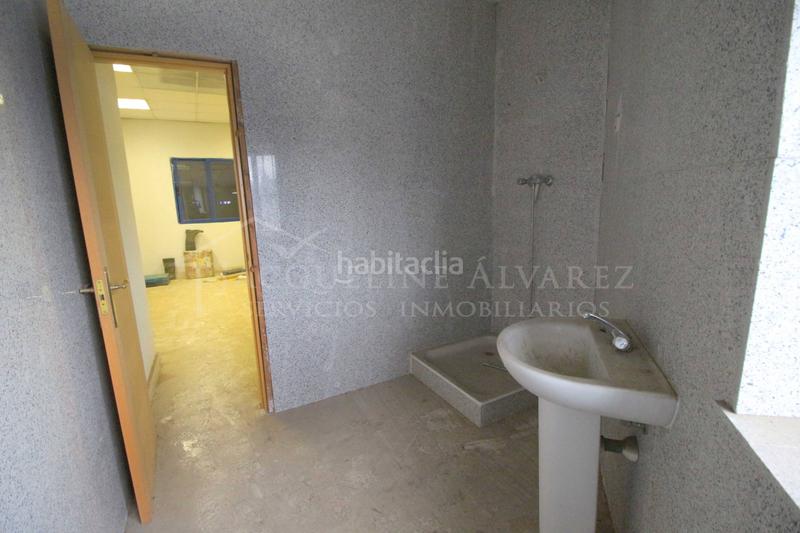 Foto 475f37c0-006a-4da0-bb14-1d72acc57040. Nave industrial  en poligono industrial este. 835 metros, dos plantas con montacargas y oficina. en Parla