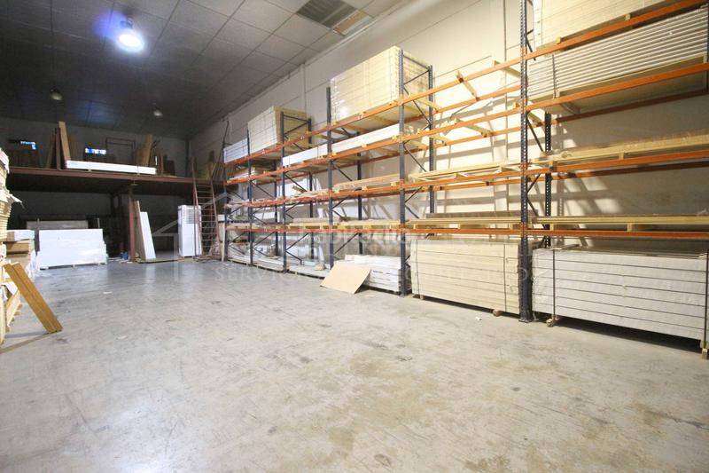 Foto 5c4aca33-6df2-4c45-b644-139bfc4e1671. Nave industrial  en poligono industrial este. 835 metros, dos plantas con montacargas y oficina. en Parla