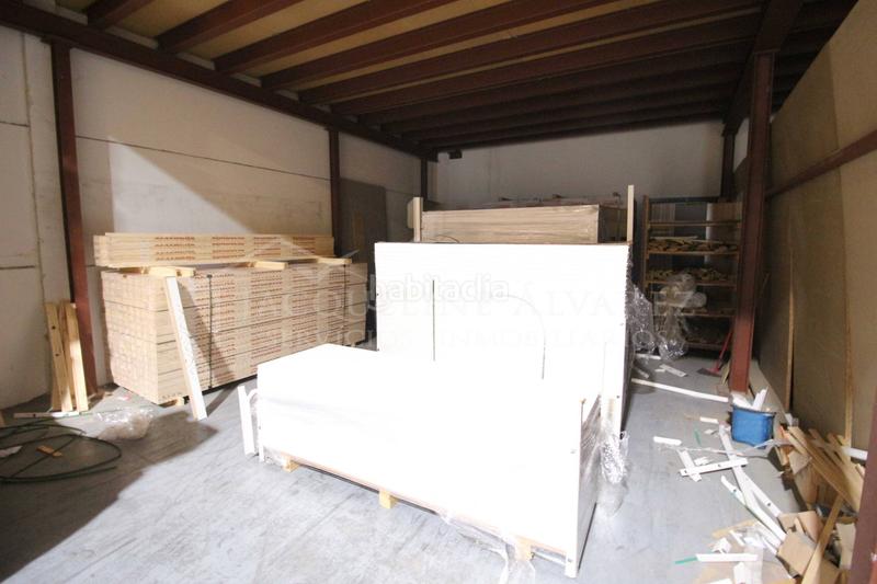 Foto c3dbd94a-b831-472a-9753-e1e027db2377. Nave industrial  en poligono industrial este. 835 metros, dos plantas con montacargas y oficina. en Parla