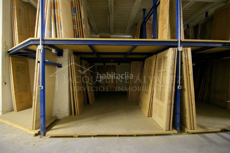 Foto fabc90cf-3542-47a1-b03b-619097787044. Nave industrial  en poligono industrial este. 835 metros, dos plantas con montacargas y oficina. en Parla