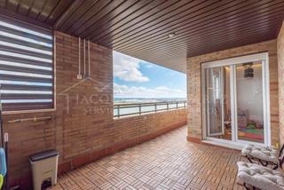 Etagenwohnung in El Quiñón. Ático excepcional y moderno con amplias comodidades y vistas pan