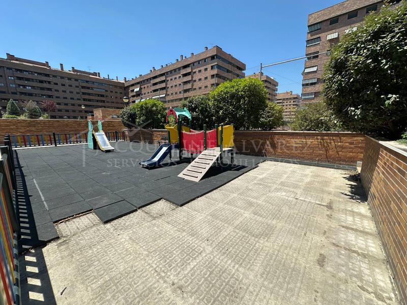 Foto 77d11806-e80e-43b5-bf3d-744dbb0730b5. Àtic amb aparcament piscina a El Quiñón Seseña
