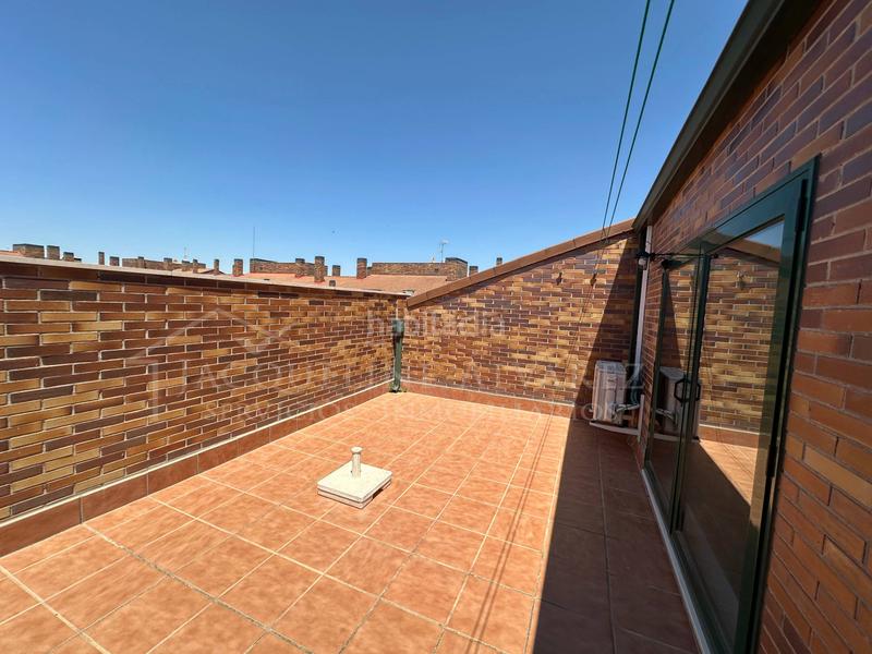 Foto e8c2e5f5-7d52-41df-9297-312e8b8e5405. Àtic amb aparcament piscina a El Quiñón Seseña