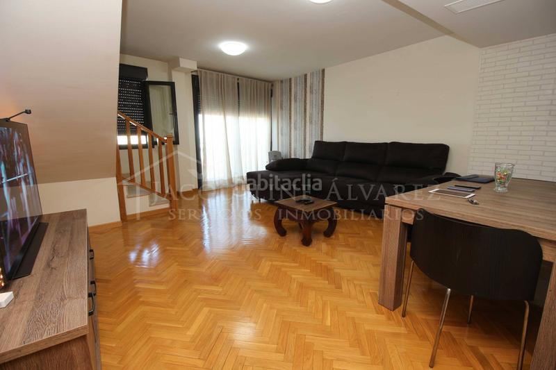 Foto 62212b78-29bd-4b40-92a3-fc80b64d0025. Zweistöckige wohnung mit parking in Yuncos