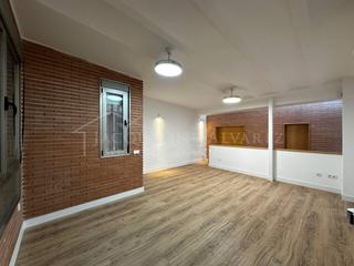 Bureau en El Carrascal. Oficina  vivienda dplex, 2 dormitorios, 2 baos, reformado