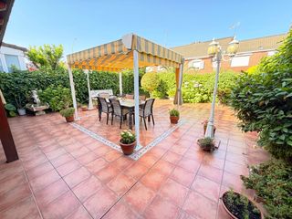 Maison jumelée  Calle venezuela. Chalet adosado en venta en parla  zona las américas  176 m2 cons