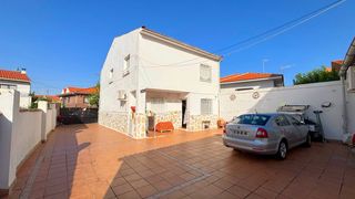 Casa aparellada a Numancia de la Sagra. Magnífico chalet  pareado en numancia de la sagra espacio, luz y