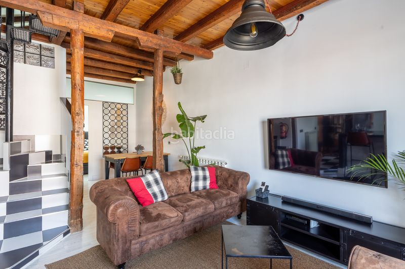Foto 7ae50479-883e-44ae-92fc-bcedf604fbc0. Lloguer àtic amb xemeneia calefacció a Universidad-Malasaña Madrid