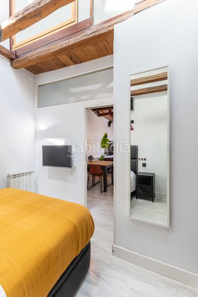 Foto d7fd03f6-a263-4aa3-a750-940c2d77c014. Lloguer àtic amb xemeneia calefacció a Universidad-Malasaña Madrid