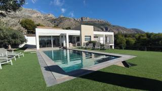 Haus en Altea la Vella. Hermosa villa en monterico