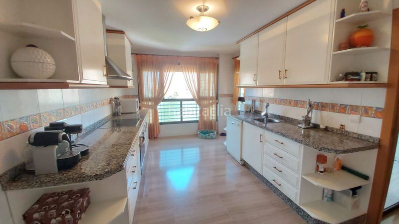 Foto 38f64a6e-73bf-4064-b618-31103378528e. Apartament amb calefacció aparcament piscina a Playa Poniente Benidorm