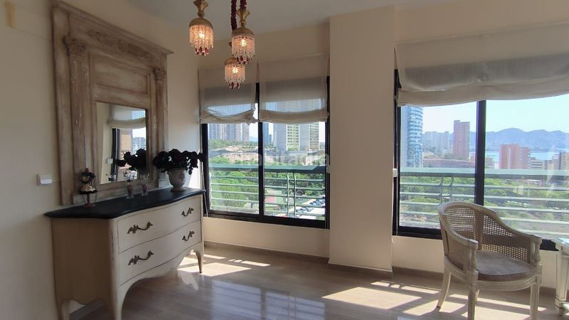 Foto 96f3e1a0-b546-4b02-ba23-fd255f4b8cf2. Apartament amb calefacció aparcament piscina a Playa Poniente Benidorm