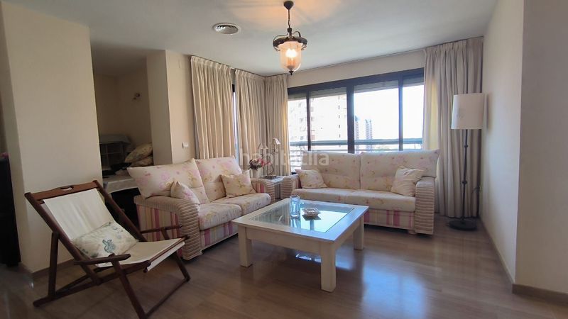 Foto d95c0d5e-8ef4-46f6-9d24-fe3b285a6be5. Apartament amb calefacció aparcament piscina a Playa Poniente Benidorm