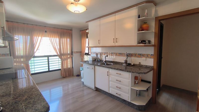 Foto dbfcc01e-b7cd-4034-bc38-64bf8fec0fd4. Apartament amb calefacció aparcament piscina a Playa Poniente Benidorm