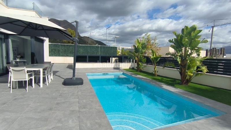 Foto cbd3cef8-f70d-44b0-a506-56bc9af4fc95. Casa villa moderna con amplio apto invitados en Polop