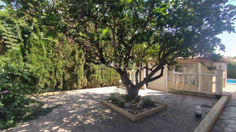 Foto 991ba6b4-26dd-49c2-a5a9-bcda71b354df. Casa chalet independiente estilo mediterreneo en Urbanizaciones Benidorm