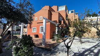 Casa en Coloma. Chalet pareado en la nucia