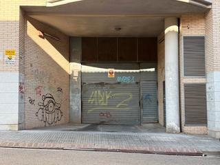 Parking coche en Carrer de ramón y cajal 251. Plaça d'aparcament en venda