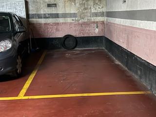 Parking coche en Carrer de Santiago Rusiñol 2