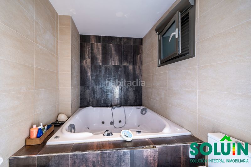 Foto 6d473541-9e1d-41b4-9358-a82ddfdd3c17. Casa amb xemeneia calefacció aparcament piscina a Pozuelo de Alarcón