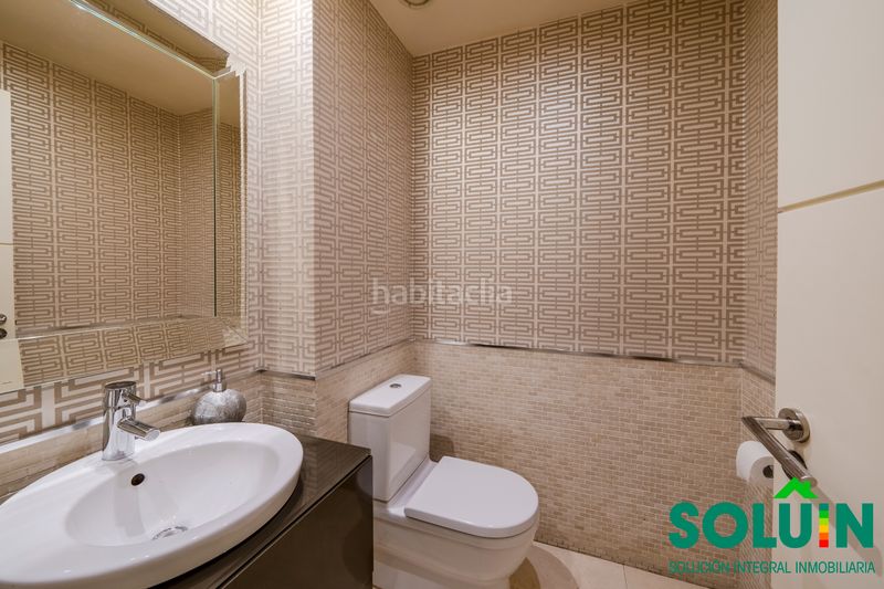 Foto ca6d9aa4-adf0-438b-bde0-1af48d7b7b9a. Casa amb xemeneia calefacció aparcament piscina a Pozuelo de Alarcón