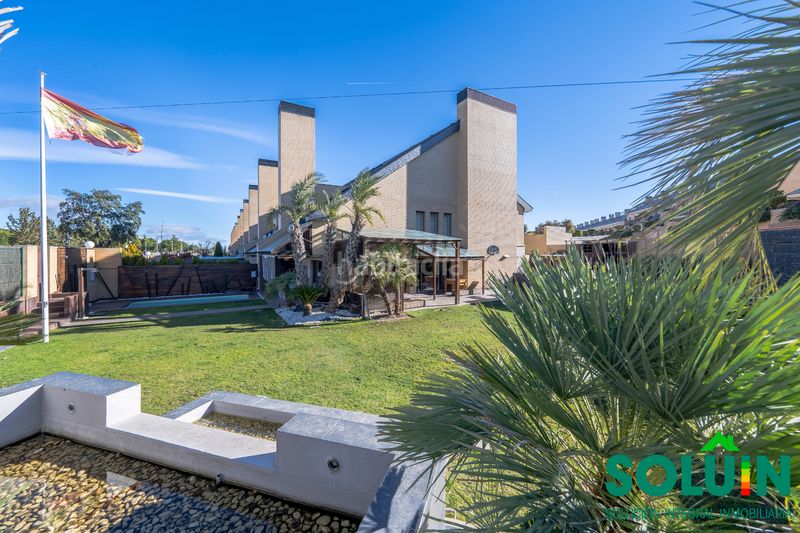 Foto d055c0f8-16fb-4ceb-a54b-8bc3d492f54f. Casa amb xemeneia calefacció aparcament piscina a Pozuelo de Alarcón