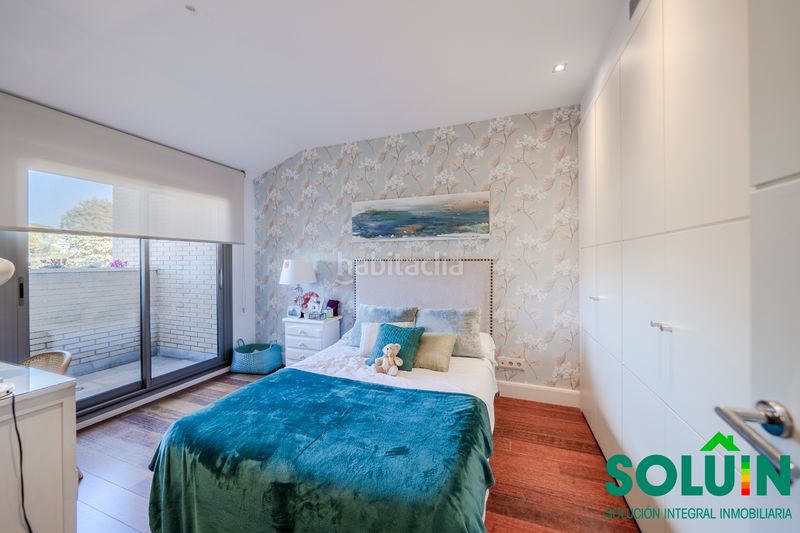 Foto efa6f79d-e6b1-4bdb-8b72-83e6879a02c1. Casa amb xemeneia calefacció aparcament piscina a Pozuelo de Alarcón