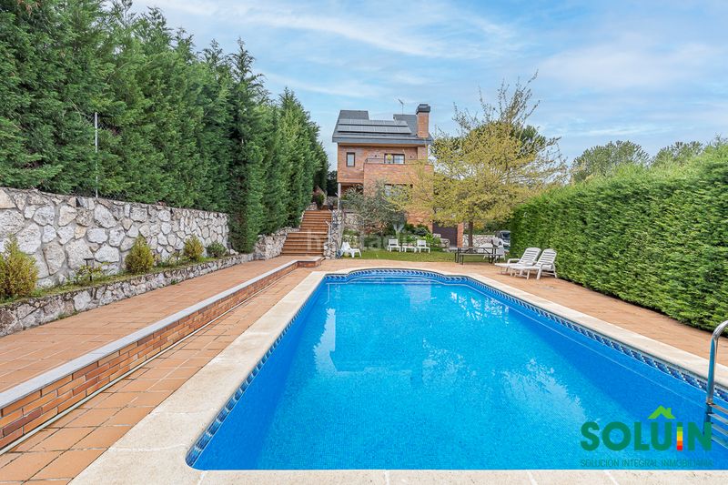 Foto 067b274a-47b2-4969-8f9c-90a59d7bdd56. Casa amb xemeneia calefacció aparcament piscina a Torrelodones