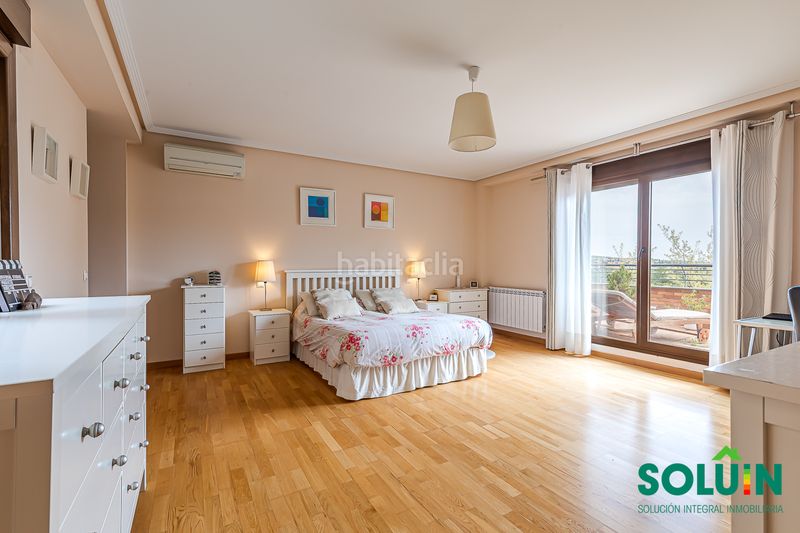 Foto 32c351d1-35f3-473a-a192-2dc4ba999b9f. Casa amb xemeneia calefacció aparcament piscina a Torrelodones