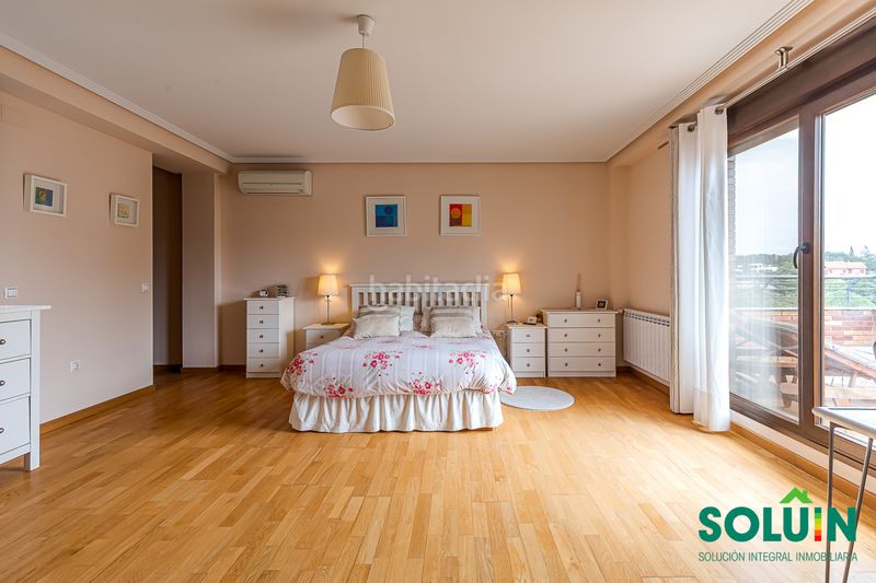 Foto bd67c1fd-0ba1-42b3-a286-22c9d79adc06. Casa amb xemeneia calefacció aparcament piscina a Torrelodones