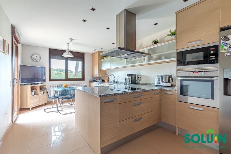 Foto b77fb0a4-24b1-49d7-88b4-8e35bc108bc3. Maison avec cheminée chauffage parking piscine dans Torrelodones