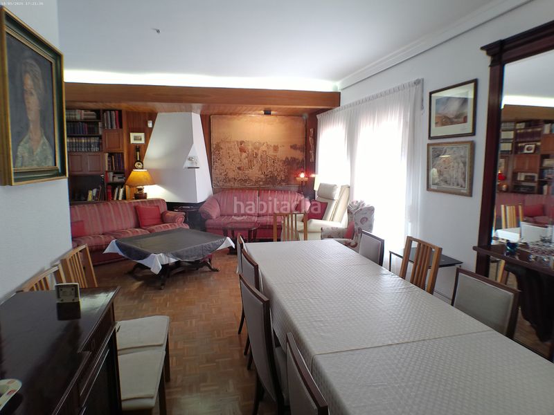 Foto 71c2f6db-c043-4e1e-8ea8-530389474981. Xalet amb xemeneia calefacció aparcament a San Pascual Madrid
