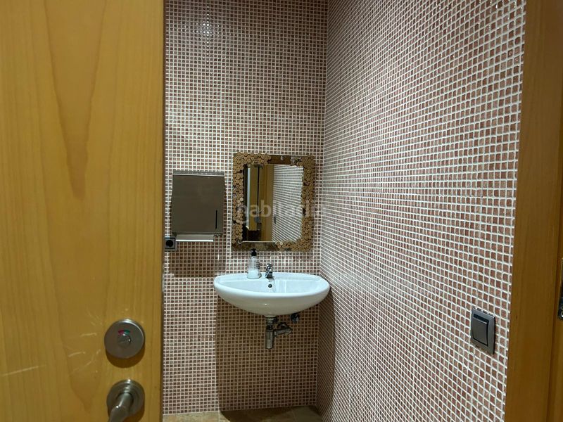 Foto a109abaf-8698-43c6-abe5-b5044210a395. Traspaso local comercial en Barri Antic Manresa