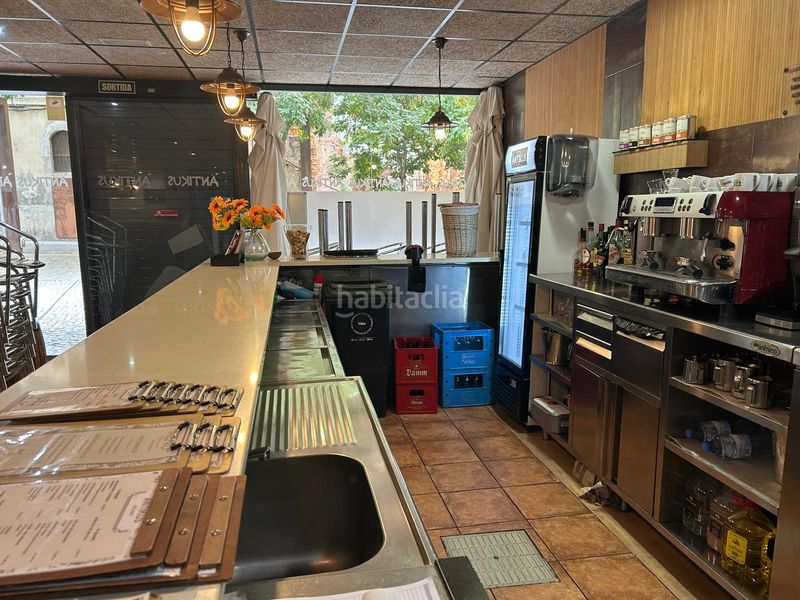 Foto a90bb57f-3499-4029-b936-7978e7c39f09. Traspaso local comercial en Barri Antic Manresa