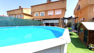 Casa aparellada  Carrer victor català