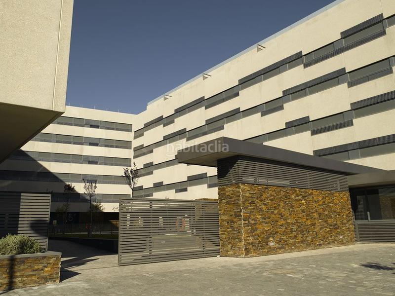 Foto 2e755f42-4e9d-41e8-a740-4d4d0f58d235. Parking voiture dans Universidad Getafe