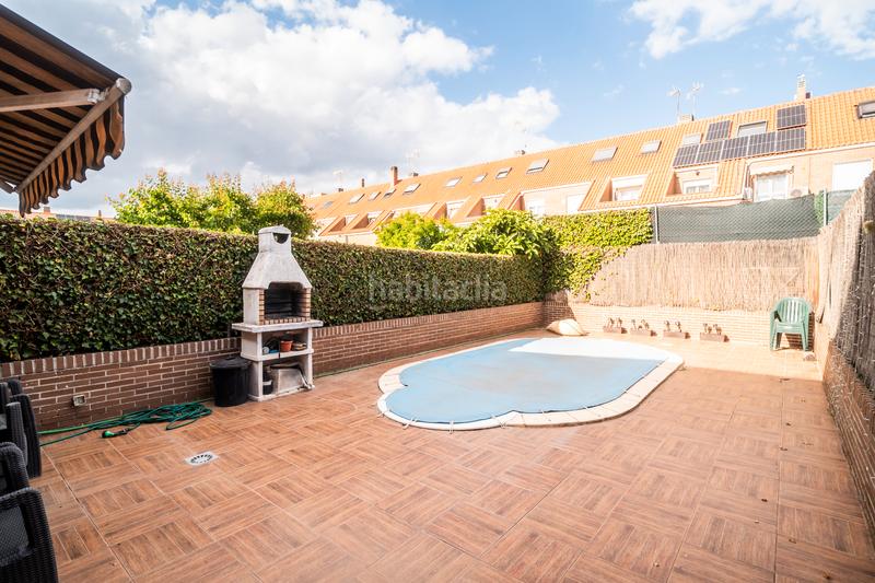 Foto 5e5a5b73-4705-4983-b2e9-f96dd82bb6de. Casa adossada amb calefacció aparcament piscina a Parla