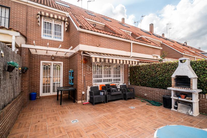 Foto ded746a5-b7a2-416d-b795-2ac8ab1718b4. Casa adossada amb calefacció aparcament piscina a Parla