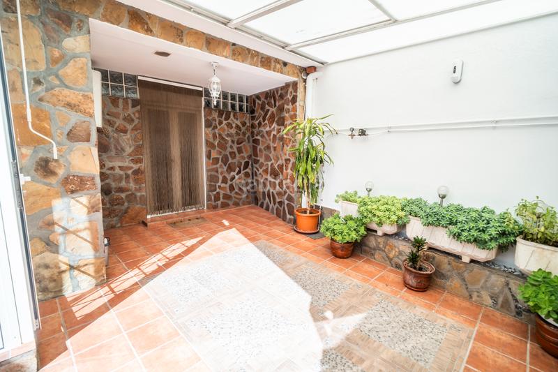 Foto 0b349565-b88f-496d-9137-cd5b0cdb921f. Chalet mit heizung parking pool in San Martín de la Vega