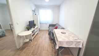 Rent Flat in L´Illa Perduda. Luminosa vivienda para estudiantes junto a parada de metro 'ayor