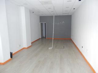 Location Local commercial à Ciutat Jardí. Buen local de 70m2 en la calle santos justo y pastor
