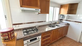 Rent Flat  Carrer de campoamor. Vivienda junto a la plaza cedro de 4 dormitorios para estudiante