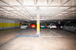 Parking coche en Centro Urbano. Plaza de garaje amplia y con fcil acceso