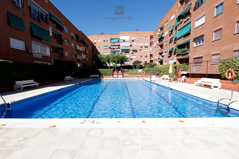 Foto 55bdcfa9-7b49-4165-a76d-246e5aaa392e. Pis amb calefacció piscina a Ensanche Alcobendas