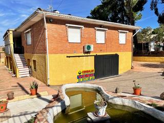 Xalet a Avenida arroyo virvi 53. Chalet en calalberche en parcela llana de 1354 m2, situado en el